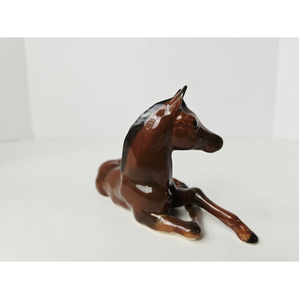 Vintage Josef Originals horse figurine lying bay foal colt glossy pony Japan - Picture 2 of 5